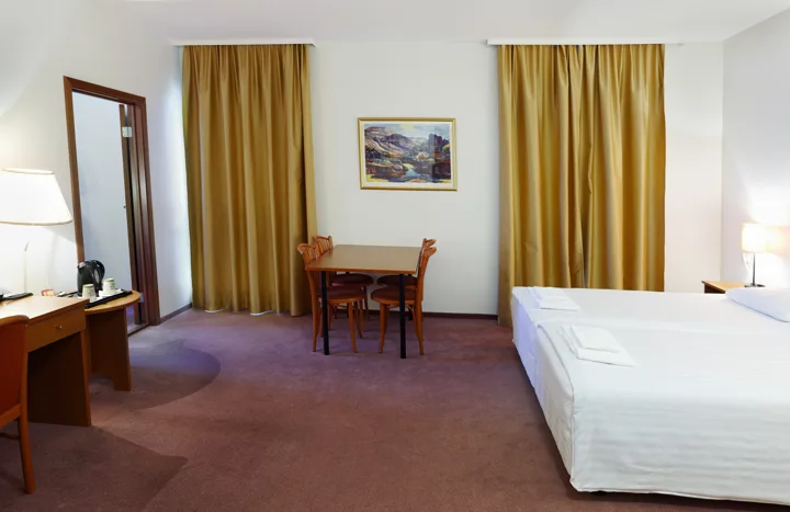 Fosshotel Baron Quadruple Room 