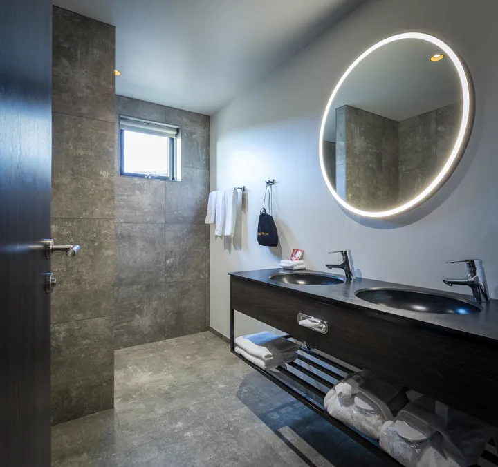 Fosshotel Glacier Lagoon Family Deluxe Bathroom