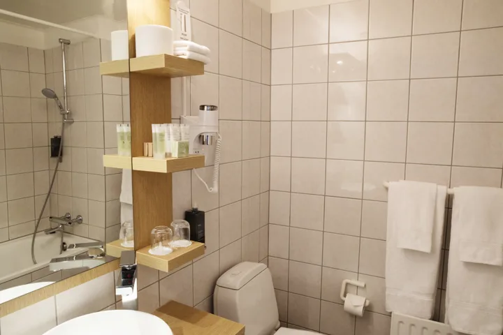 Fosshotel Rauðará Triple Bathroom 