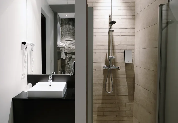 Fosshotel Rauðará Design Room Bathroom 