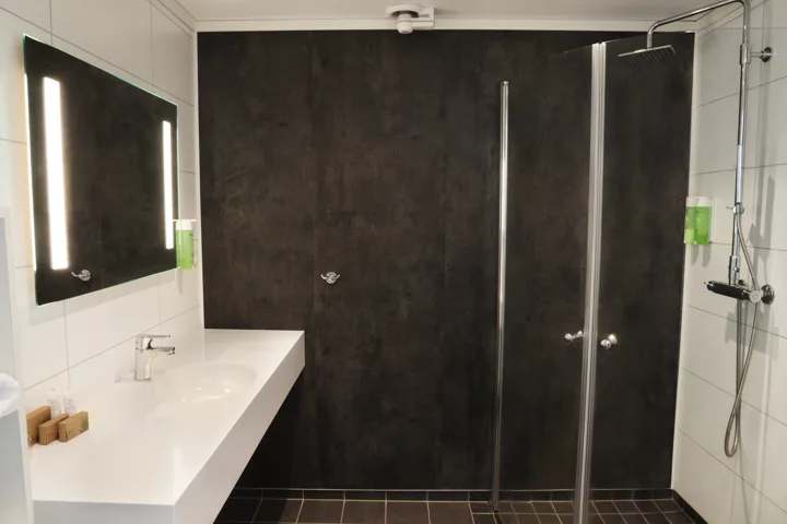 Fosshotel Núpar Superior Double Bathroom 
