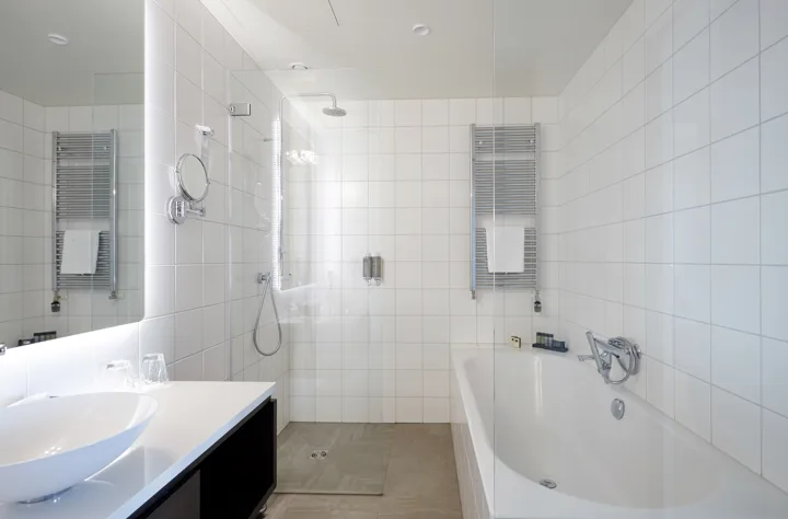 Fosshotel Reykjavik Tower Suite Bathroom 