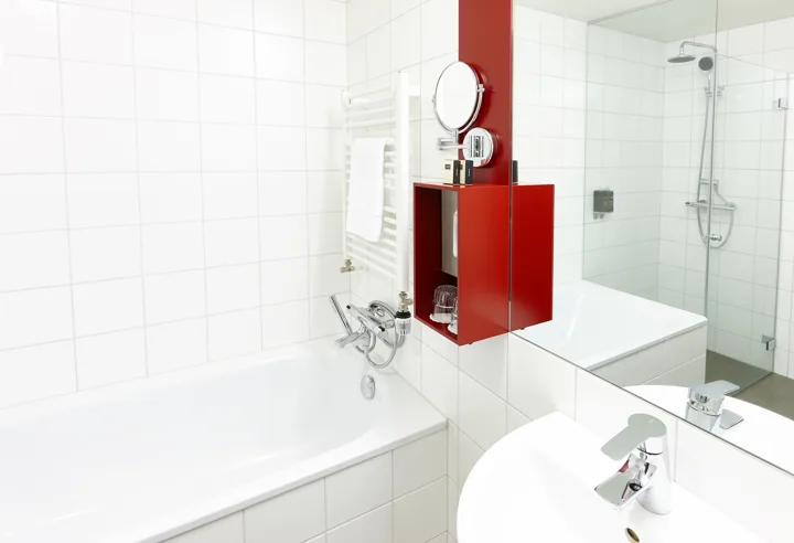 Fosshotel Reykjavik Tower View Double or Twin Room Bathroom