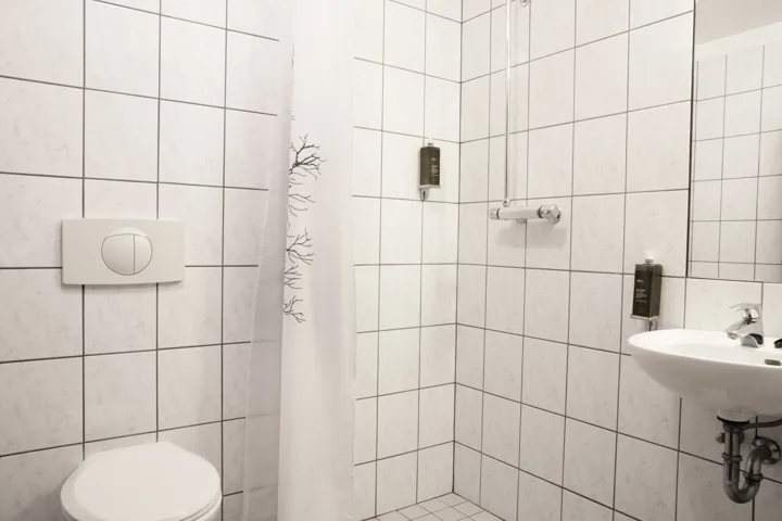 Standard Double Room Bathroom 
