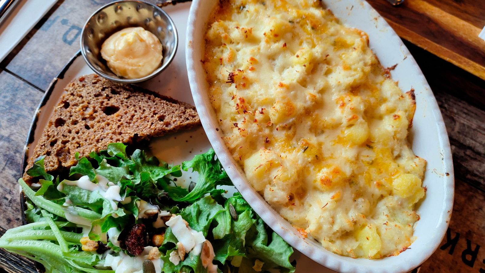 Traditional Icelandic fish stew in a dish alongside salad and rye bread