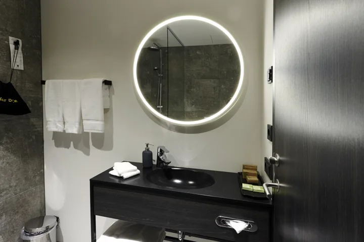 Fosshotel Glacier Lagoon Economy Double or Twin Bathroom 