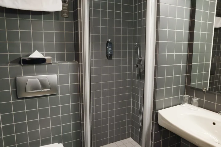 Hotel Reykjavík Centrum Deluxe Bathroom 