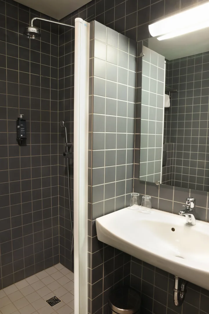 Hotel Reykjavík Centrum Deluxe Bathroom 