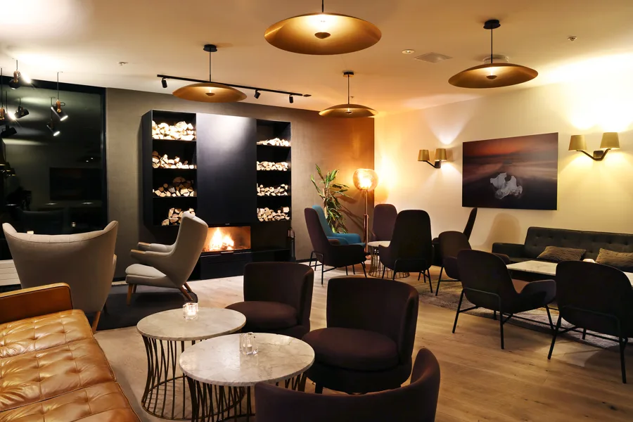 Fosshotel Glacier Lagoon Bar area