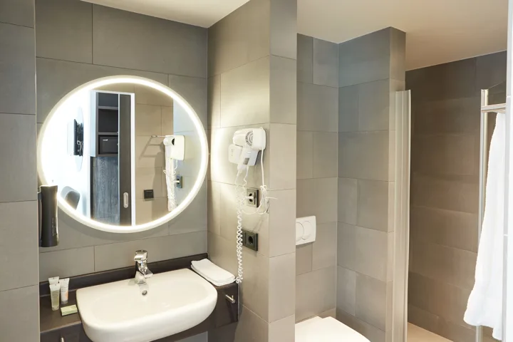 Fosshotel Húsavík Deluxe Double or Twin Bathroom