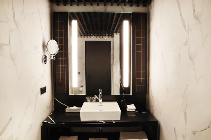 Standard Bathroom 