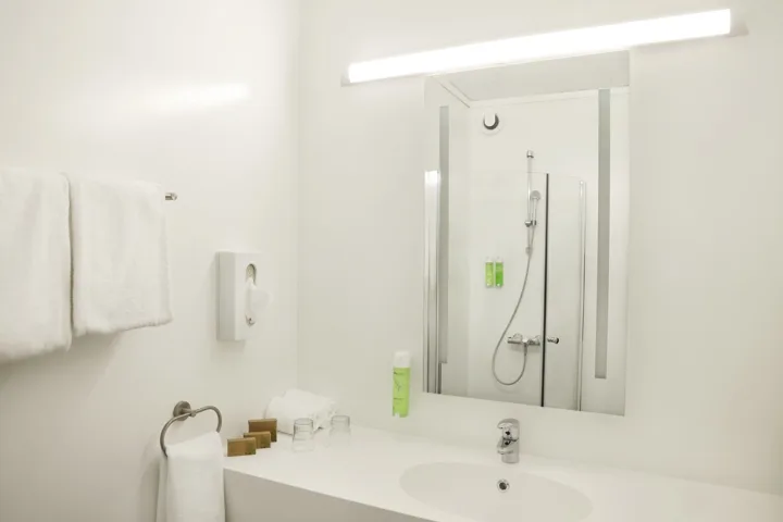 Fosshotel Núpar Standard Double Bathroom 