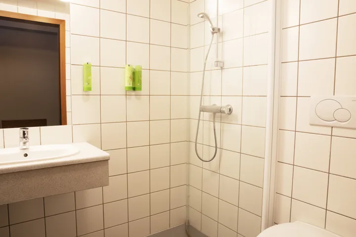 Fosshotel Stykkishólmur Triple Bathroom 